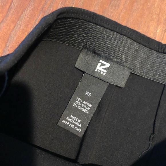 Pencil skirt with lace bottom detail - Picture 3 of 3